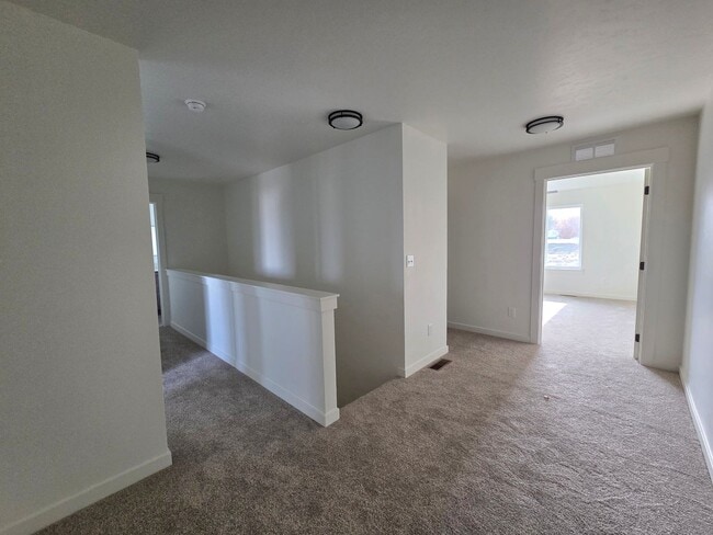 Building Photo - Modern New-Build Duplex in Payette