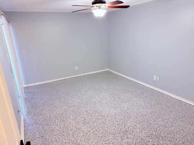 Building Photo - 6519 W Newberry Rd