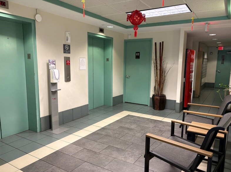 Building Photo - 1617 Kapiolani Blvd