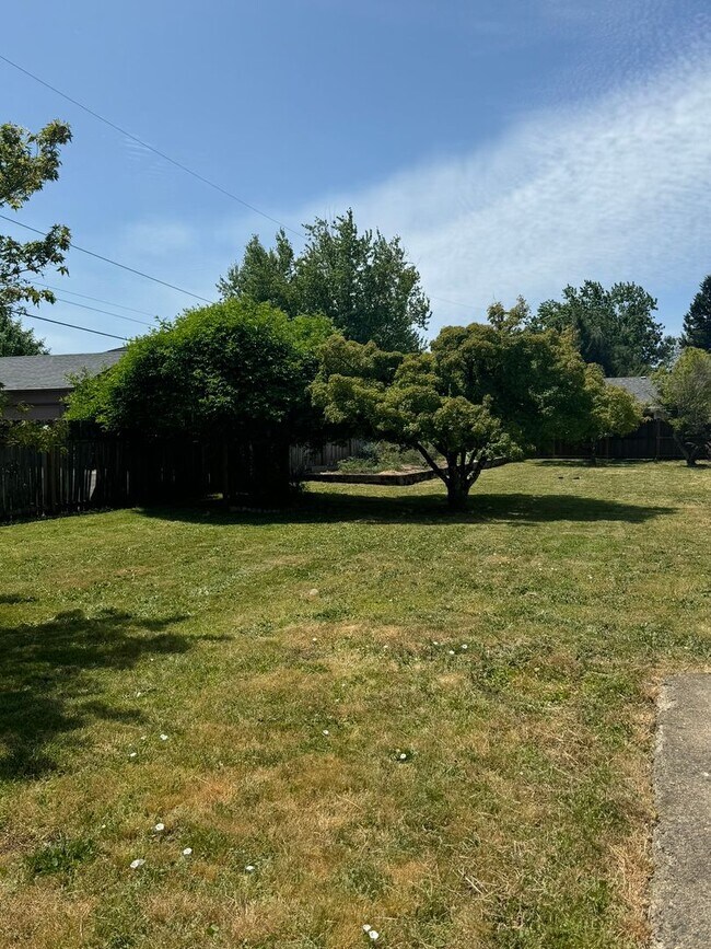 Building Photo - 3-Bedroom, 1-Bath Home In The Cal Young Ar...