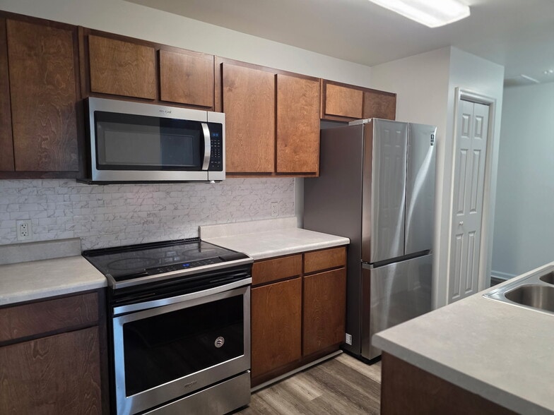 Kitchen - 5050 Seven Pine Cir