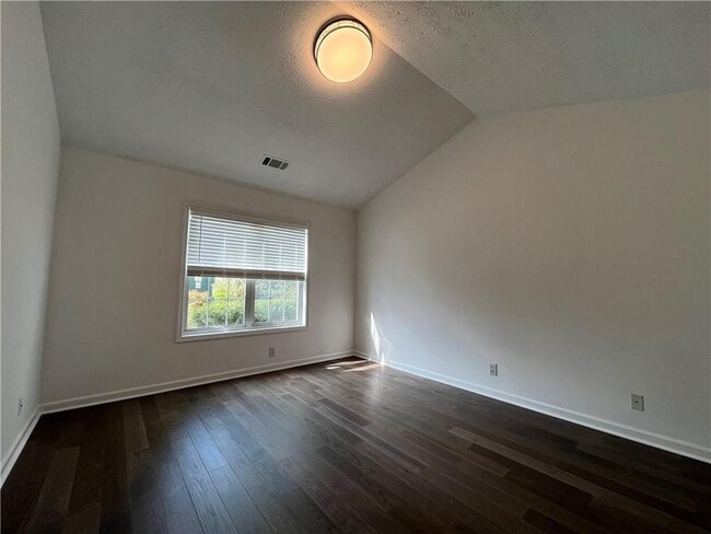 Building Photo - 678 Arbour Way