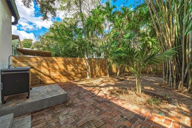 Building Photo - 751 NE 80th St