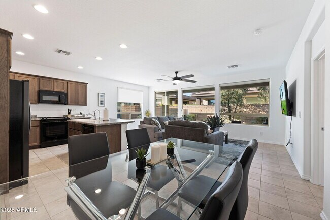 Building Photo - 678 E Cobble Stone Dr