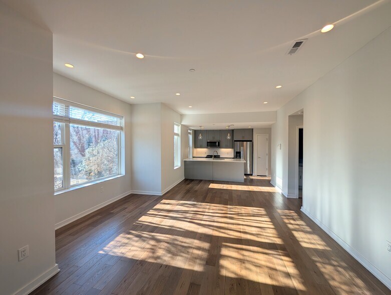 Building Photo - 1500 N American St