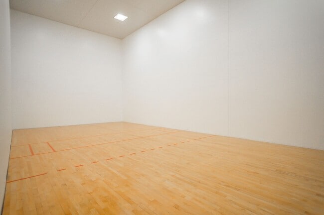 Building Photo - NEWLY UPDATED 2 bedroom 2 bath condo for rent in Bermuda Dunes