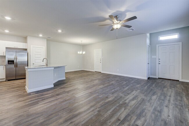 Building Photo - 9848 Grosbeak Ln