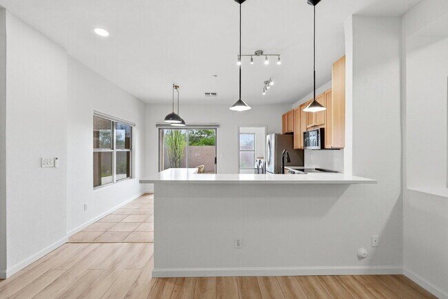 Building Photo - 7500 E Deer Valley Rd