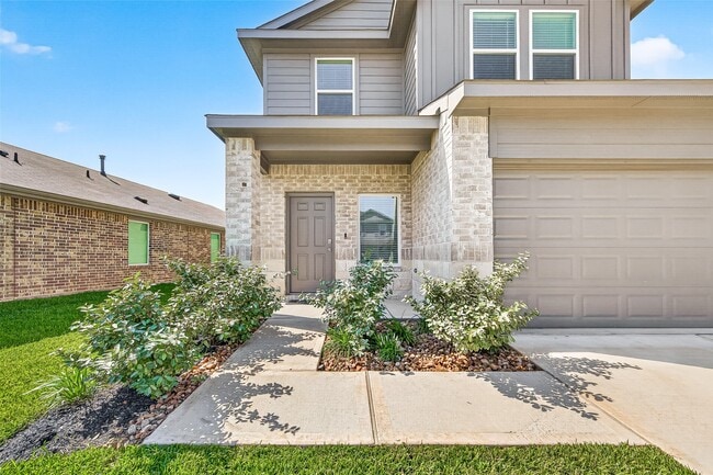 Building Photo - 5442 Pinetree Cres Ln