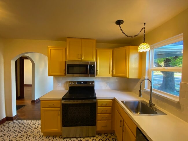 Building Photo - 604 W Worley St