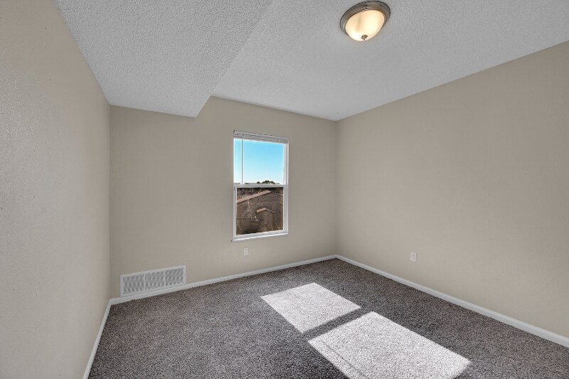 Building Photo - 539 Wright St