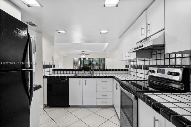 Building Photo - 4241 SW 71st Ter