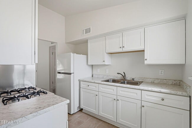 Building Photo - 5852 Wrangler Dr