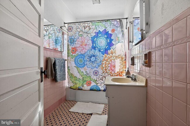 Building Photo - 2041 W Main St