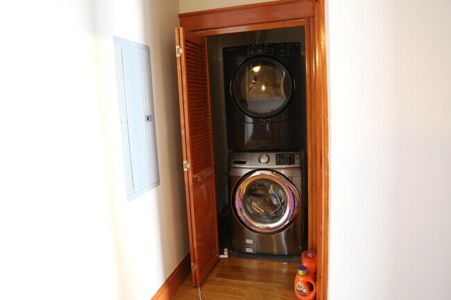 Building Photo - 2BD 2 Bath With Loft in Cambridge Central ...