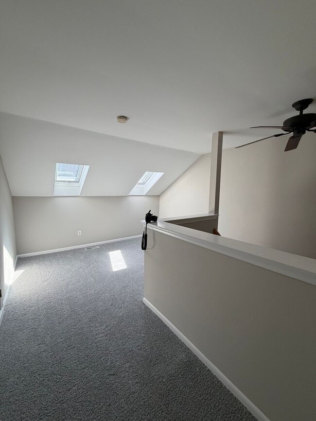 Building Photo - 3BR - WOODED VIEWS • FINISHED BASEMENT • BONUS LOFT • TE SCHOOL DISTRICT