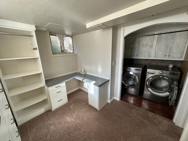 Building Photo - 4BR SFR w/Garage, Updated Kitchen - Deck & Yard in Englewood