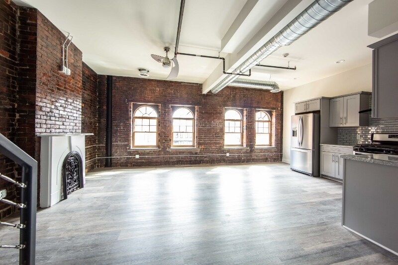 Building Photo - 490 Pearl St