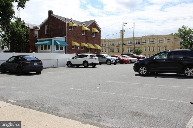 Building Photo - 38 Riggs Rd NE