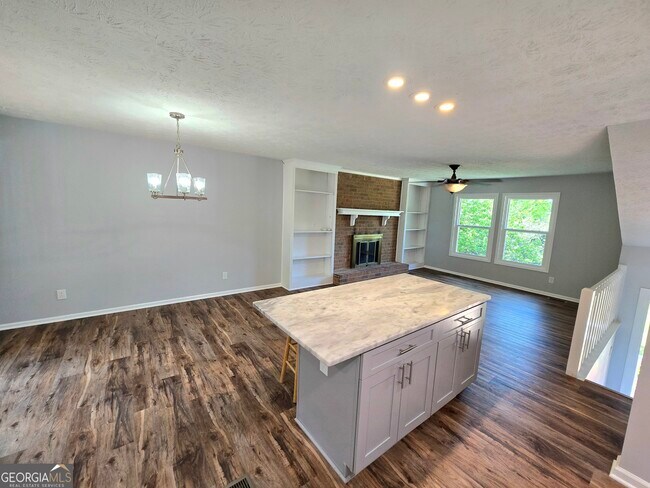 Building Photo - 175 Beacon Dr