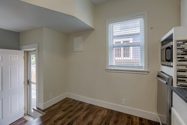 Building Photo - 2347 S 33rd St