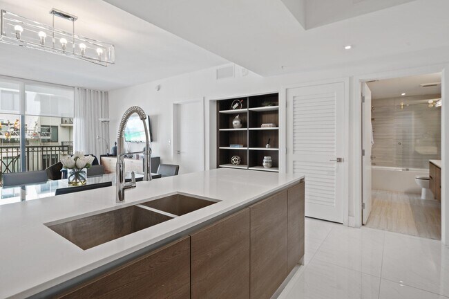 Building Photo - 301 Altara Ave