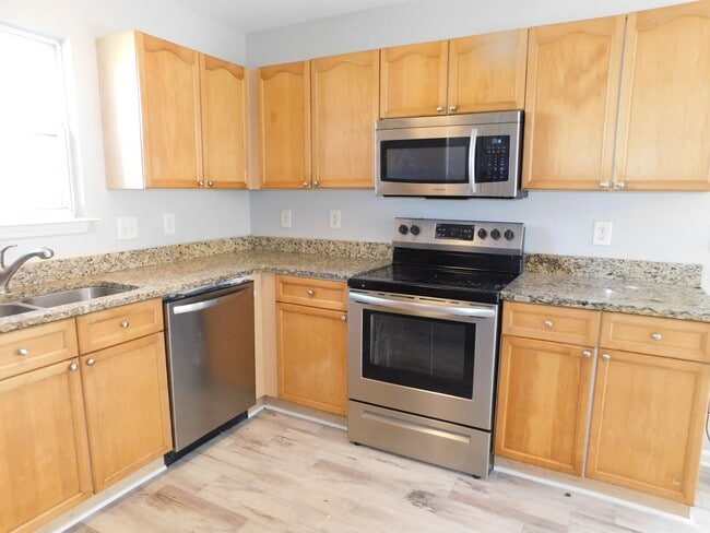 Building Photo - Nice 3 bed 2 bath home