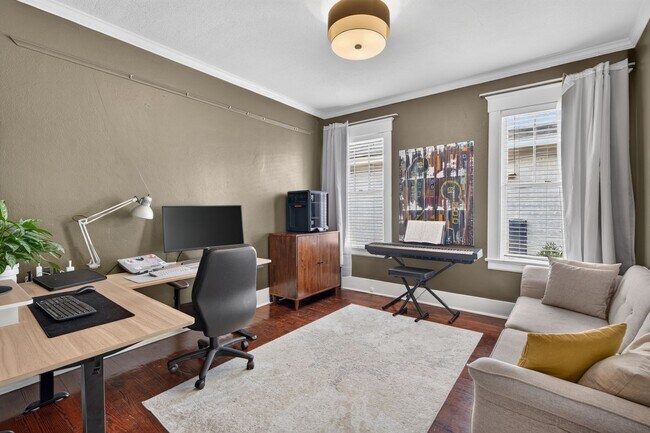 Building Photo - 305 E 54th St