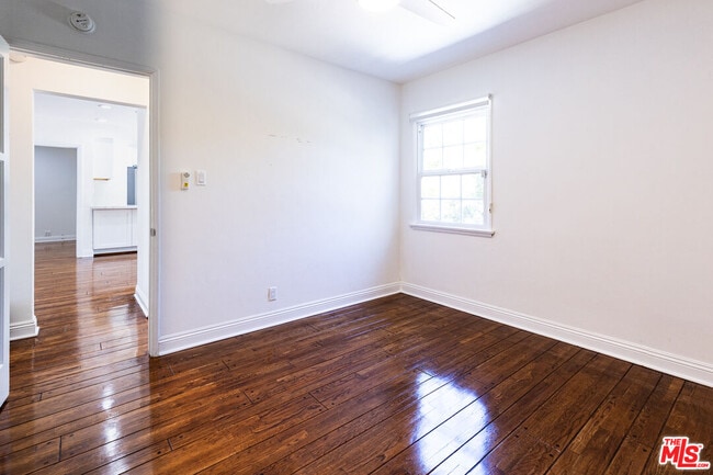 Building Photo - 5162 Lindley Ave