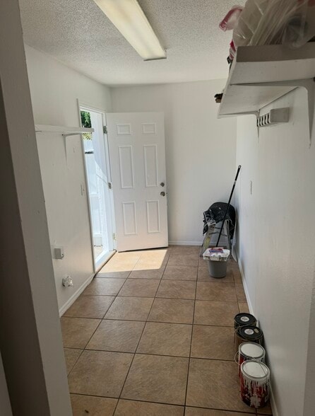 Building Photo - 3004 Oaklawn Ave
