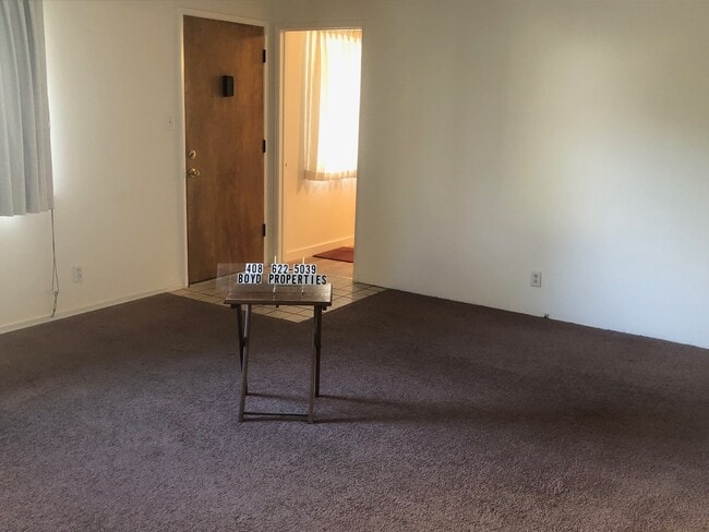 Building Photo - 327 Willow St