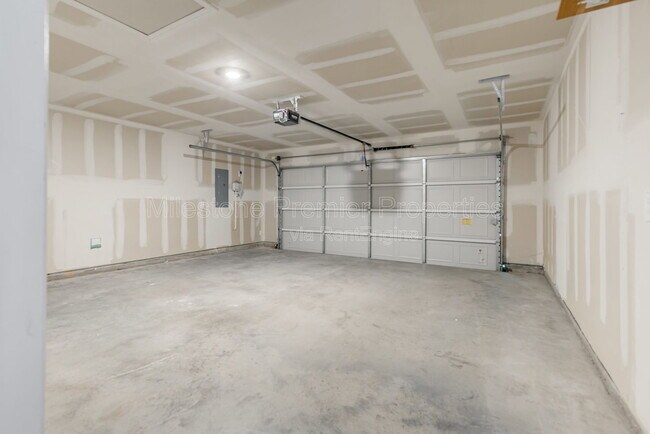 Building Photo - 2200 Dunbar Dr