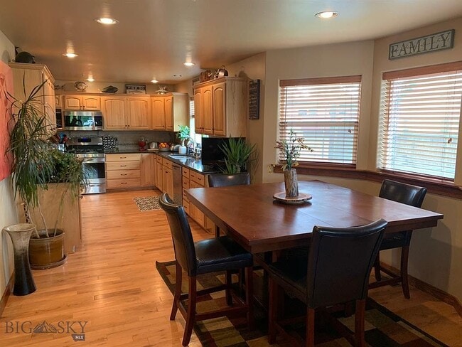 Building Photo - 147 Dogwood Dr