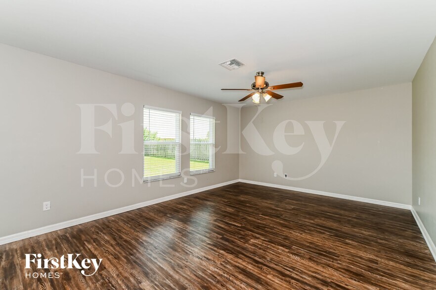 Building Photo - 123 SW 19th Terrace