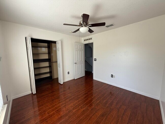 Building Photo - 1925 SW Libra Ln