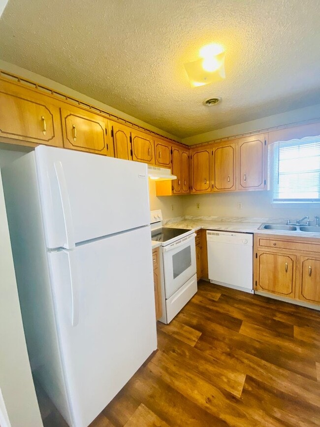 Building Photo - 3 Bed Home close to FT Campbell and I-24