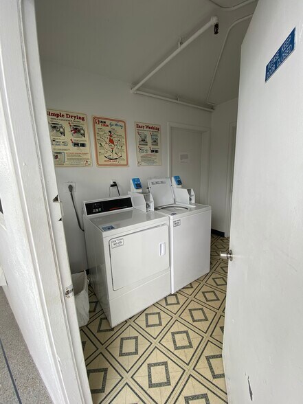 Building Photo - 4048 Exeter C