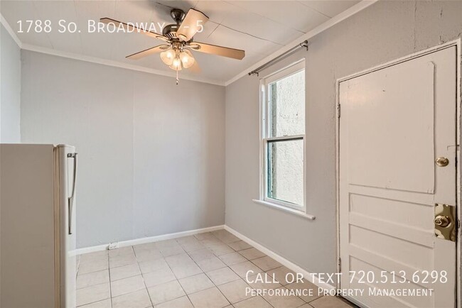 Building Photo - Perfect, Cozy on S Broadway Available for ...