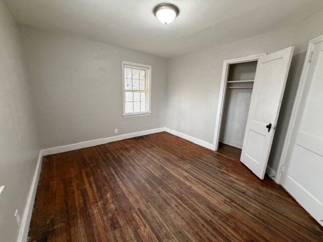 Building Photo - 3806 Wooddale Ln