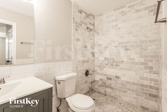 Building Photo - 1598 Twin Oak Dr W