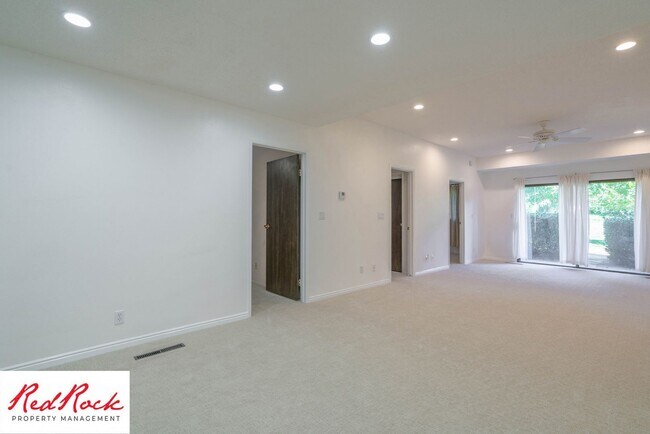 Building Photo - 2 Bedroom Condo in a Prime Location!