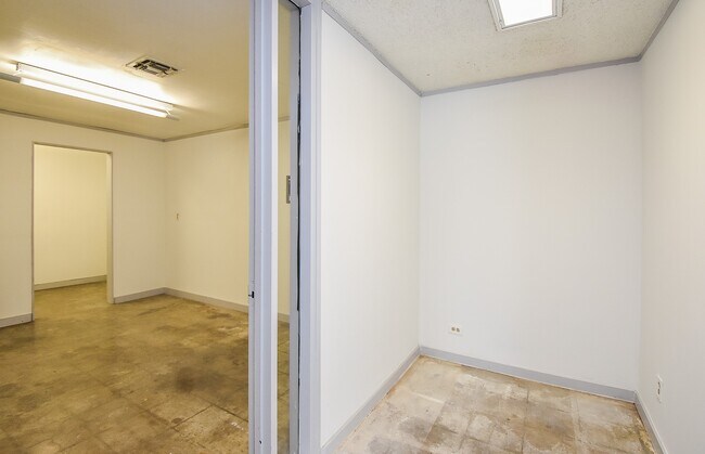 Building Photo - 1310 E 29th St