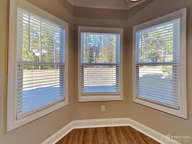 Building Photo - 402 Cranbrooke Dr