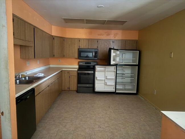 Building Photo - 323 Sherborne Ln