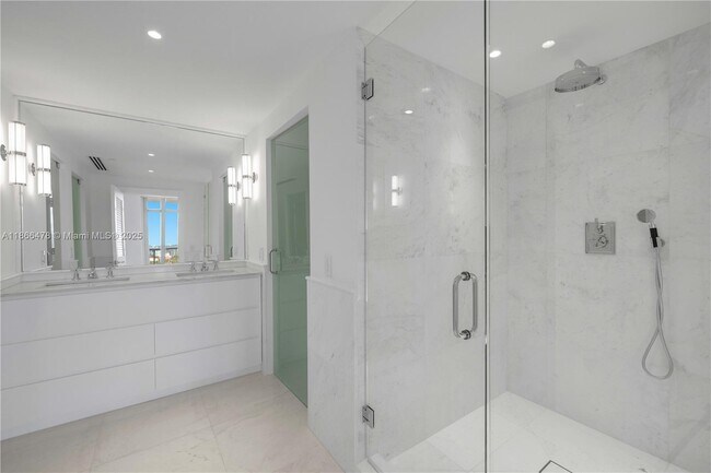 Building Photo - 3737 Collins Ave