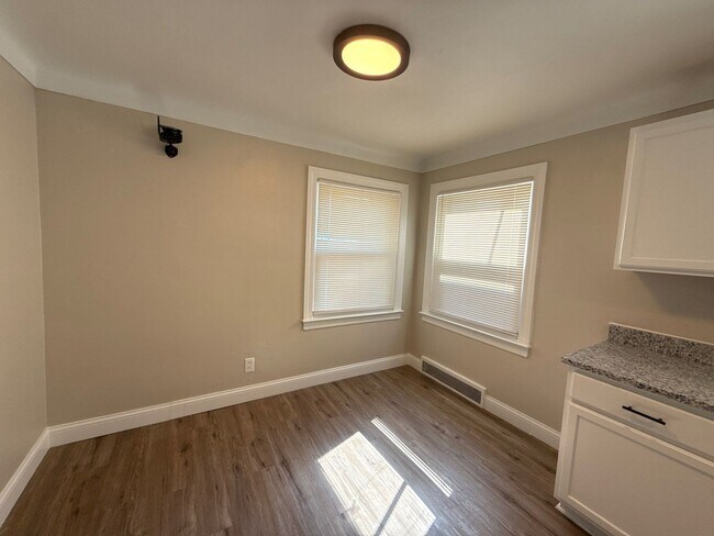 Building Photo - Freshly Renovated 3-Bedroom Home – Quality...