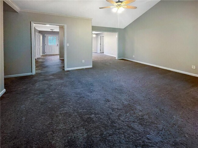 Building Photo - 43 Surrey Ct