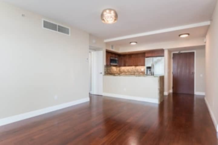 Building Photo - 500 W Harbor Dr