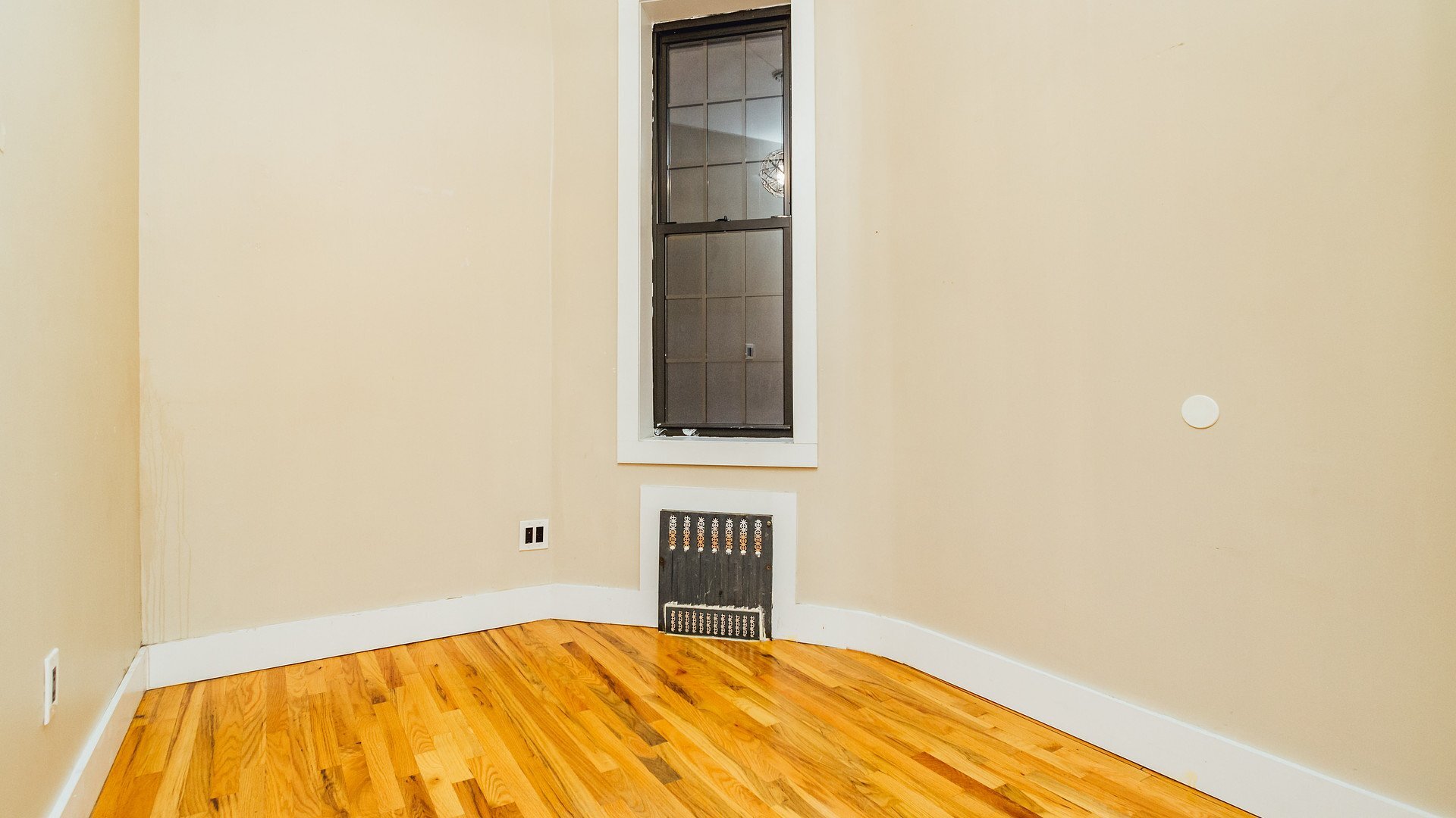 Building Photo - 1154 Gates Ave