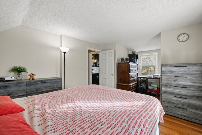 Building Photo - 133 Robbins Ave